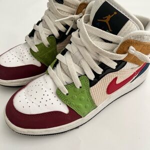 Jordan 1 Mid- Messy Room- pre-owned size 4.5